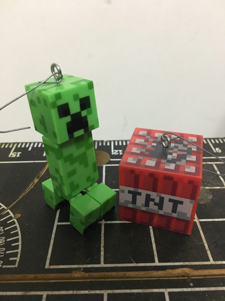 Make Minecraft tree ornaments from action figures – Jason's Web Site